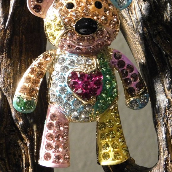 LOVE BEAR Brooch - Picture 1 of 5